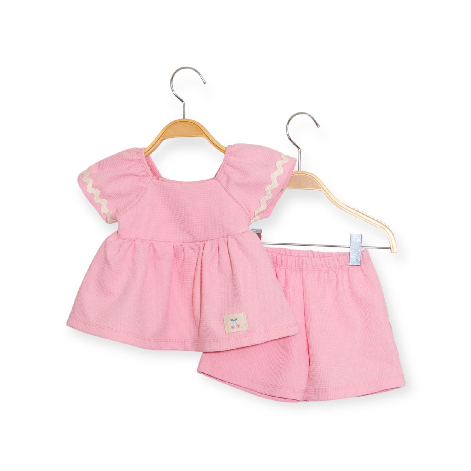 WhatsApp Image 2025-08-13 at 18.14.37 Conjunto Infantil Blusa com Babados + Short Rosa - Imagem 1